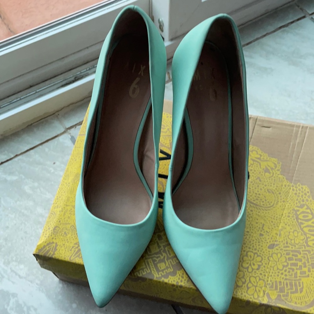 Women’s mint color heels